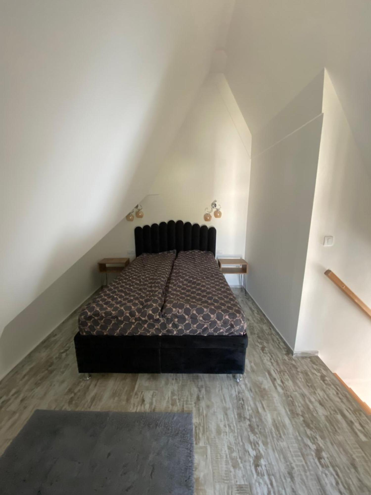 Leona F3 Apartment Divcibare