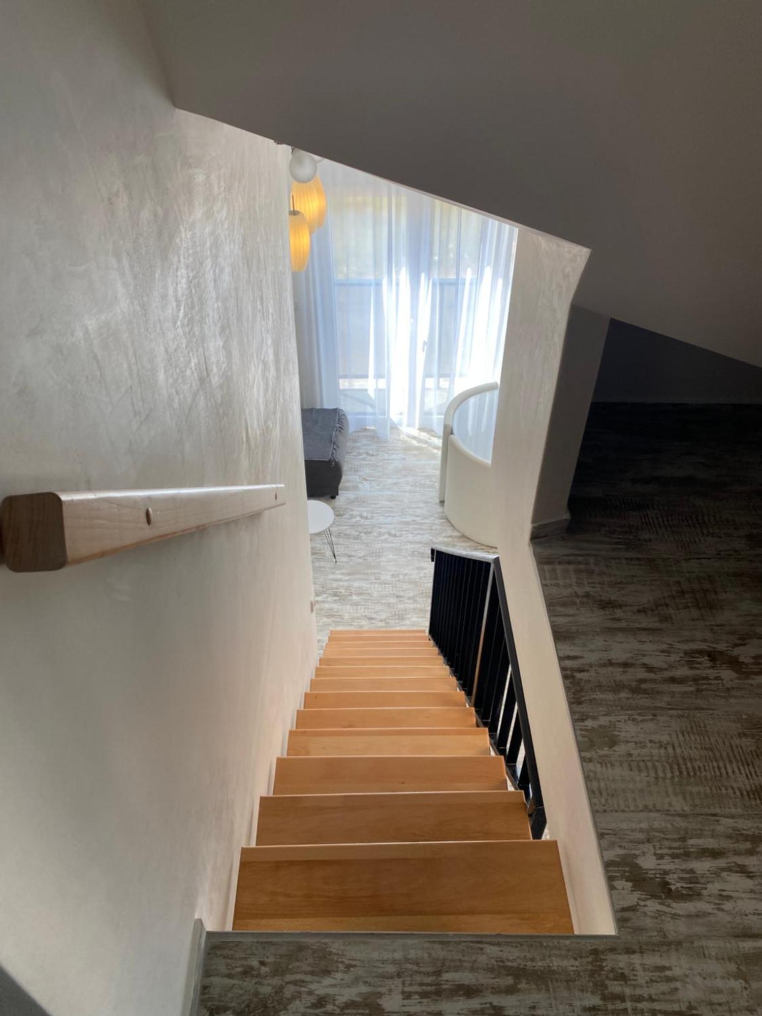 Leona F3 Apartment