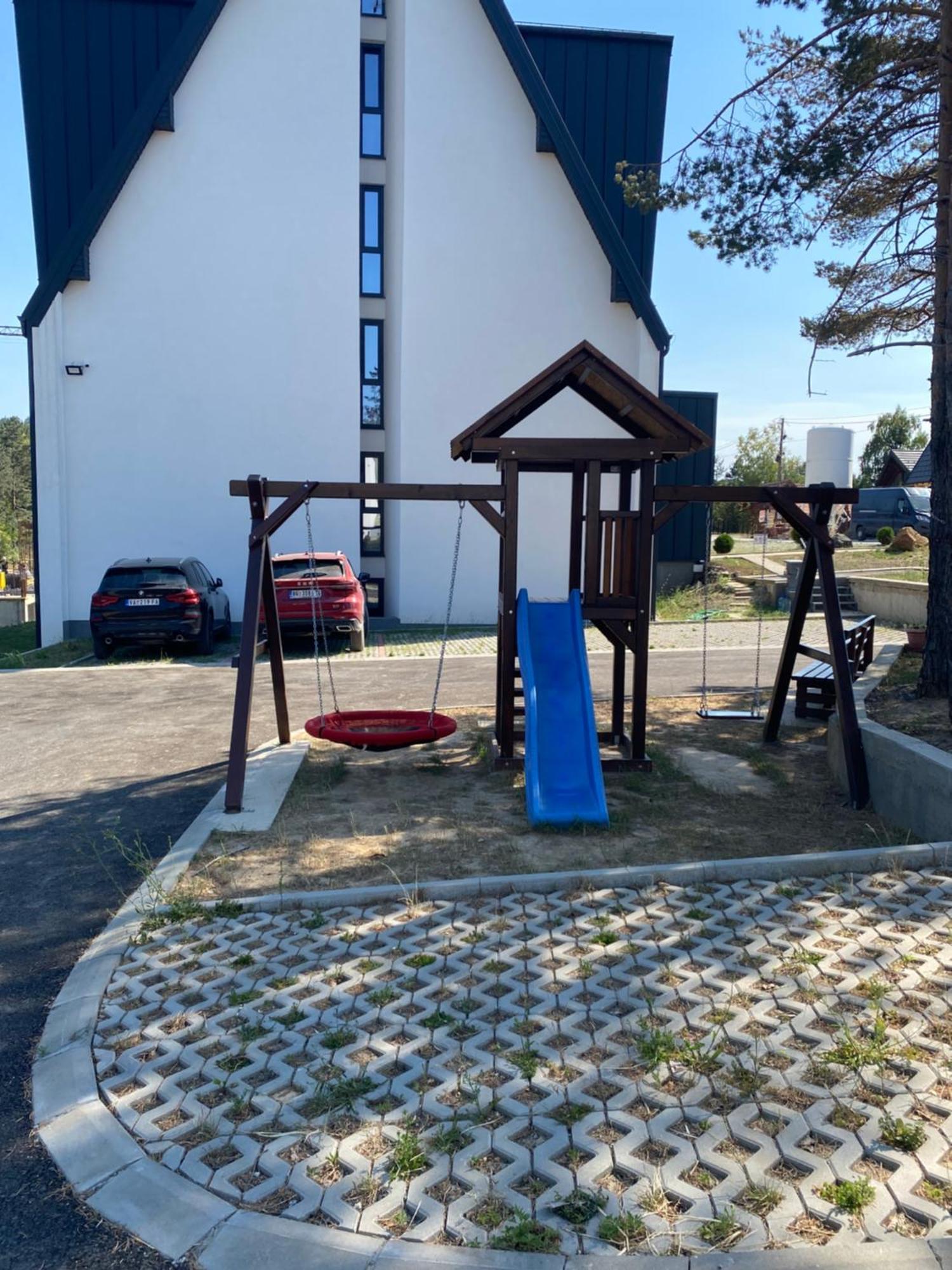 Leona F3 * Divčibare